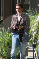 PEOPLE - Cindy Crawford bummelt in El Segundo
