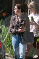 PEOPLE - Cindy Crawford bummelt in El Segundo