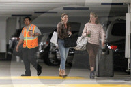 PEOPLE - Cindy Crawford bummelt in El Segundo