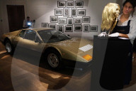 PEOPLE - Goldige Kate Moss Büste kommt bei Sotheby's unter den Hammer