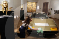 PEOPLE - Goldige Kate Moss Büste kommt bei Sotheby's unter den Hammer