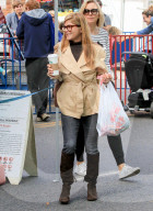 PEOPLE - Selma Blair besucht mit der Famile den Bauernmarkt in Studio City