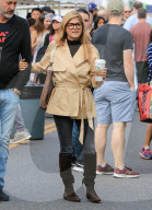 PEOPLE - Selma Blair besucht mit der Famile den Bauernmarkt in Studio City