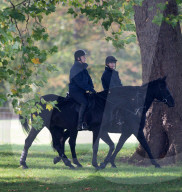 PEOPLE - Prinz Andrew reitet durch den Park in Windsor
