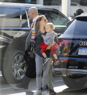 EXKLUSIV - Natalie Portman verreist mit der Familie