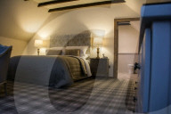 FEATURE - Vermieterportal Airbnb bietet Übernachtungen im Mittelalterschloss Old Rowallan Castle in der britischen Grafschaft Ayrshire an