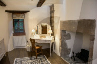 FEATURE - Vermieterportal Airbnb bietet Übernachtungen im Mittelalterschloss Old Rowallan Castle in der britischen Grafschaft Ayrshire an