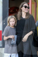 EXKLUSIV - Angelina Jolie begleitet Vivienne zur Karate PrŸfung