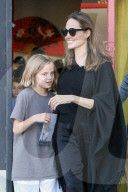 EXKLUSIV - Angelina Jolie begleitet Vivienne zur Karate PrŸfung