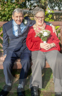FEATURE - Zueinander gefunden: Seit 40 Jahren geschiedenes Seniorenpaar heiratet erneut