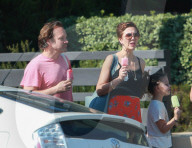EXKLUSIV -  Maggie Gyllenhall gännt sich und der Familie ein Glace