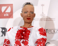 NEWS - Sophia die Roboterin zu Besuch in Kiev