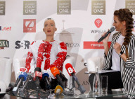 NEWS - Sophia die Roboterin zu Besuch in Kiev