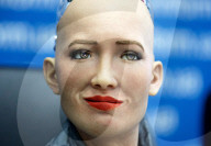NEWS - Sophia die Roboterin zu Besuch in Kiev