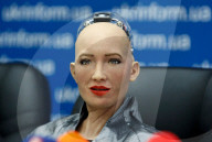 NEWS - Sophia die Roboterin zu Besuch in Kiev