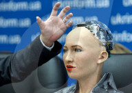 NEWS - Sophia die Roboterin zu Besuch in Kiev