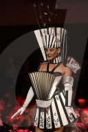 FEATURE - Kunst auf dem Laufsteg: Art Couture Wearable Arts 