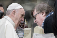 NEWS - Vatikan: Michael Moore trifft Papst Franziskus