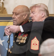 FEATURE - Pix of the Day: Die Bilder des Tages