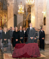 PEOPLE - Mallorca: Felipe und Letizia gedenken der Opfer des Sturms in Manacor