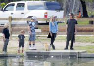 EXKLUSIV - Gavin Rosedale mit Sophia Thomalla und seinen Jungs am Balboa Lake