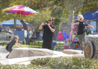 EXKLUSIV - Gavin Rosedale mit Sophia Thomalla und seinen Jungs am Balboa Lake