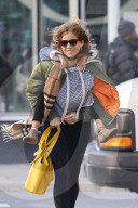 EXKLUSIV - Sienna Miller nimmt Marlowe Huckepack in New York