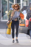 EXKLUSIV - Sienna Miller nimmt Marlowe Huckepack in New York