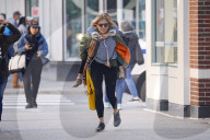 EXKLUSIV - Sienna Miller nimmt Marlowe Huckepack in New York