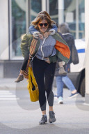 EXKLUSIV - Sienna Miller nimmt Marlowe Huckepack in New York