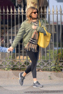 EXKLUSIV - Sienna Miller nimmt Marlowe Huckepack in New York
