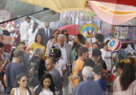 PEOPLE - Richard Gere bei Dreharbeiten zu 'Mother, Father, Son' in Sevilla 