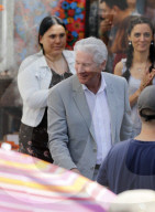 PEOPLE - Richard Gere bei Dreharbeiten zu 'Mother, Father, Son' in Sevilla 