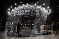 PEOPLE - Paris: Anstehen für 'Mon pays c'est l'amour' von Johnny Hallyday