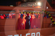 NEWS - Spanien: Gerettete Flüchtlinge in Malaga