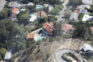EXKLUSIV - Neues Haus: Justin Bieber schaut sich das Anwesen von Rihanna an