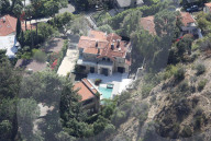 EXKLUSIV - Neues Haus: Justin Bieber schaut sich das Anwesen von Rihanna an