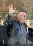 PEOPLE - Bruce Springsteen bei 'Springsteen On Broadway' in New York