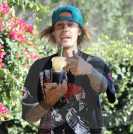 PEOPLE - Justin Bieber ohne Hailey unterwegs