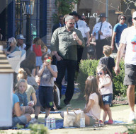 PEOPLE - Ben Affleck mit seinen Kindern in einem Park in Pacific Palisades