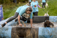 FEATURE - Das matscht so schön: Die Muddy Dog Challenge für Herrchen und Hund in Altrincham
