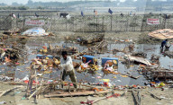 NEWS - Indien: Fluss Jamuna leidet nach Durga-Puja-Festival massiv