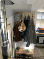 FEATURE - Zahlt keine Miete: : Iona Stewart richtet sich ihre Traumwohnung in einem ausgedienten LKW ein