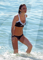 PEOPLE - Bethenny Frankel im Bikini am Strand
