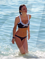 PEOPLE - Bethenny Frankel im Bikini am Strand