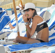 PEOPLE - Bethenny Frankel im Bikini am Strand