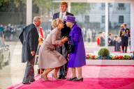 PEOPLE - Ein Knicks und ein Kuss für die Queen