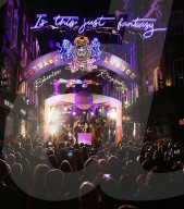 PEOPLE - 'Bohemian Rhapsody' an der Carnaby Street in London