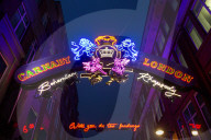PEOPLE - 'Bohemian Rhapsody' an der Carnaby Street in London