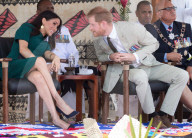 PEOPLE - Royal Tour: Meghan fühlt ihren Babybauch 